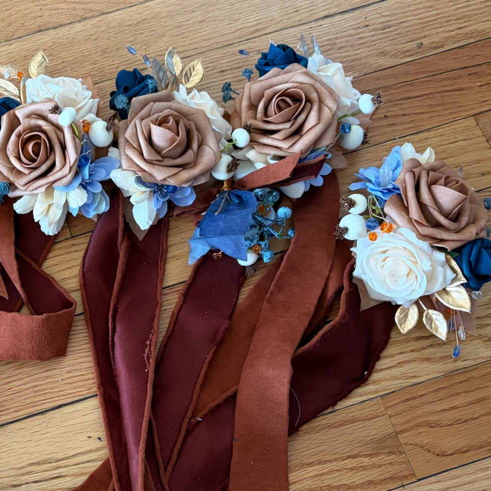 Lings moment wrist shoulder  corsages and BOUTONNIERES - Picture 8 of 15